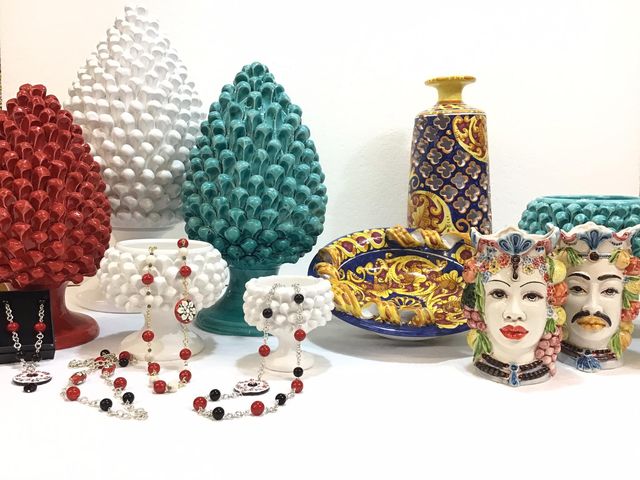 Vendita prodotti artigianali in ceramica di Caltagirone